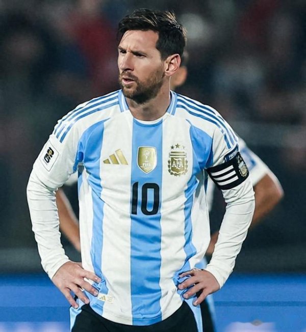 Messi s ability to solve the problem makes Barcelona teammates feel more comfortable being put on pressure!