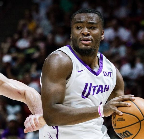 The Warriors successfully ended their three-game losing streak! Madson shines throughout the game, Mobley performs poorly, Green and Hilder watch the game